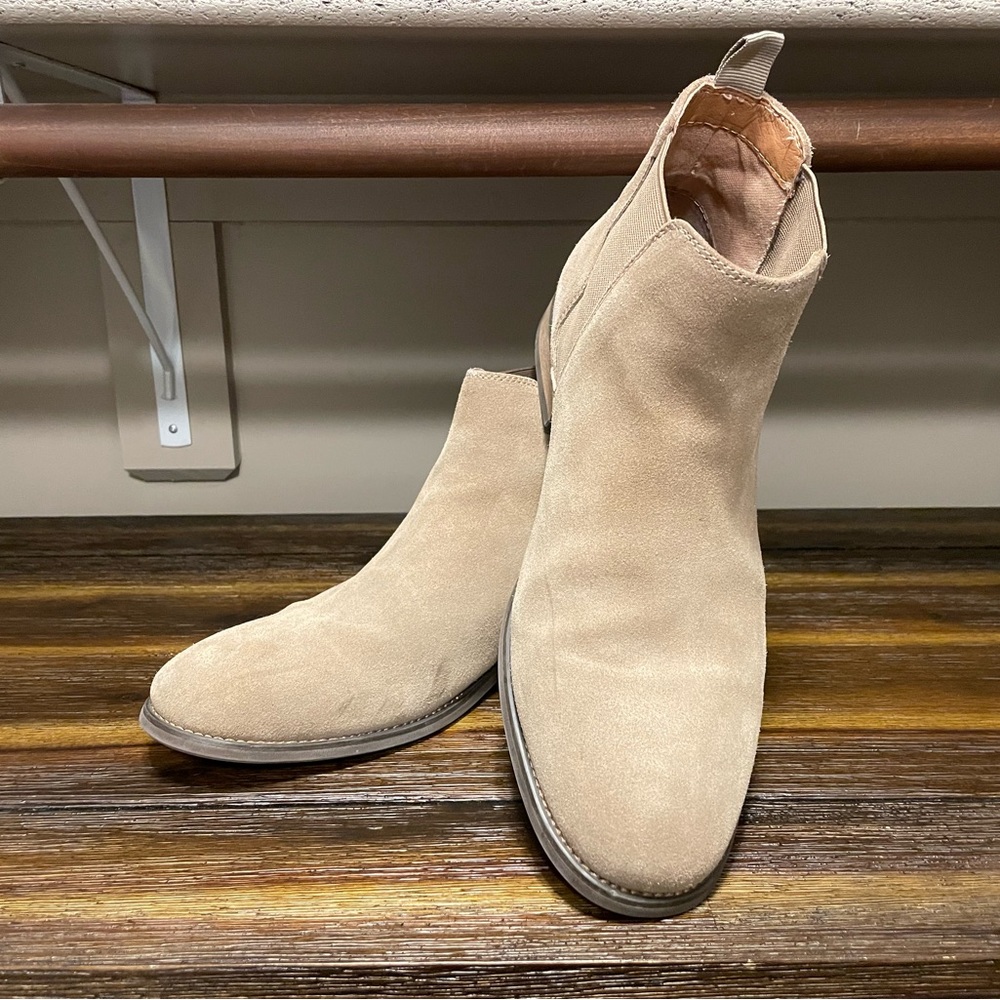Like New - Tan Suede Chelsea Boots